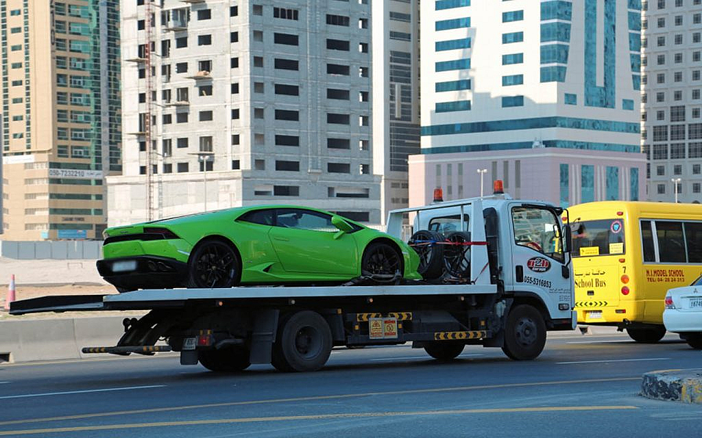 car recovery service dubai body a 121020210300 1024x640 1 1